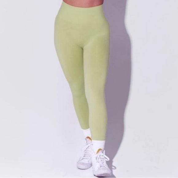 SET ACTIVE by Madelyn Cline Seamless Leggings - Key Lime - Picture 1 of 11
